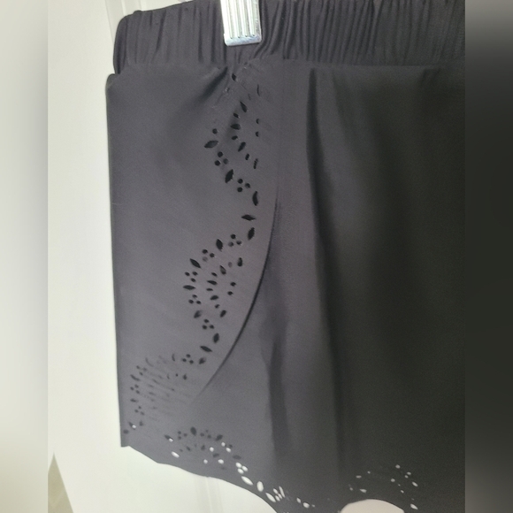 WOMEN'S Laser cut black short or swimsuit bottoms Size XL - Picture 4 of 8
